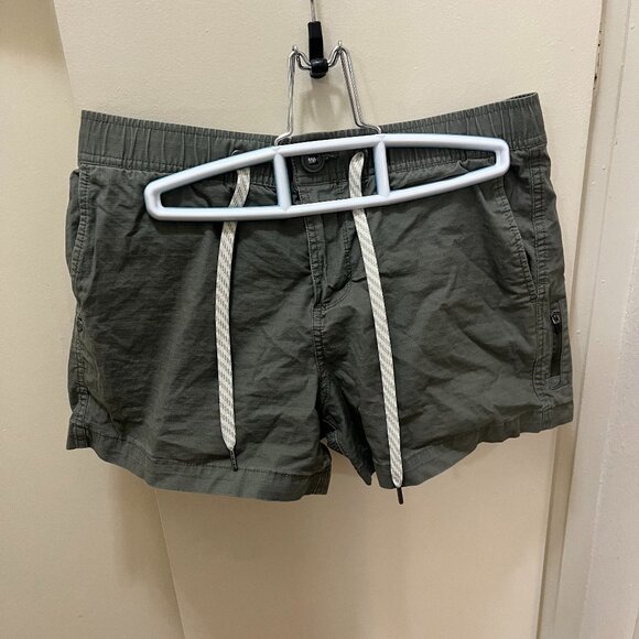 Vuori Pants - Vuori Green Hiking Shorts